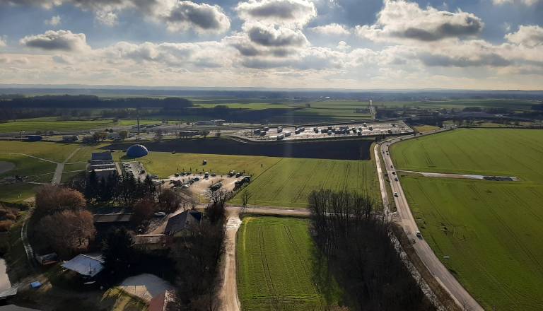 Do 37 stopinj in puščavski prah, v noči na soboto vremenski preobrat