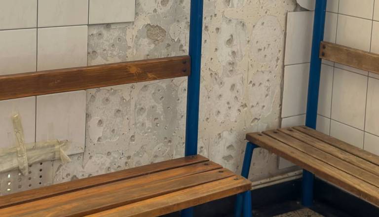 Več kot 300 otrok, garderobe pa enake že 15 let: »Ne govorimo o luksuzu, ampak o osnovnih pogojih«