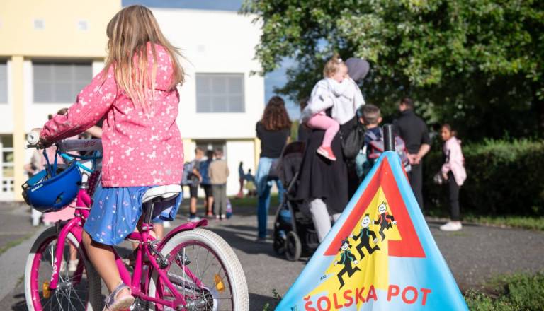 Prvošolci pred velikim dnem: Od 300 evrov do nahrbtnika oziroma kako pomagajo pomurske občine