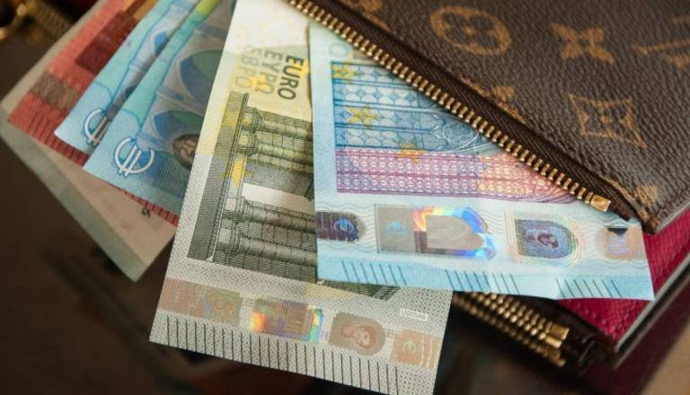 Ste dobili novo službo? Poleg plače vam lahko pripada še dodaten denar