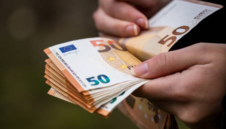 Ste brezposelni in se boste zaposlili? Poleg plače vam lahko pripada še dodatni denar
