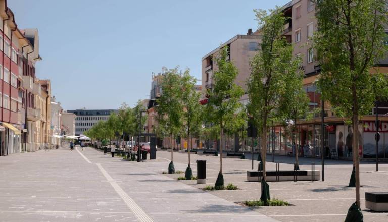 Vročina tudi v Murski Soboti: Toliko smo danes izmerili, ponoči po Sloveniji možne nevihte s točo