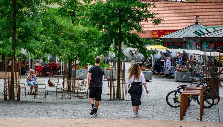 Vročina še ne popušča, ponoči pa sprememba. Kje bodo možne nevihte?