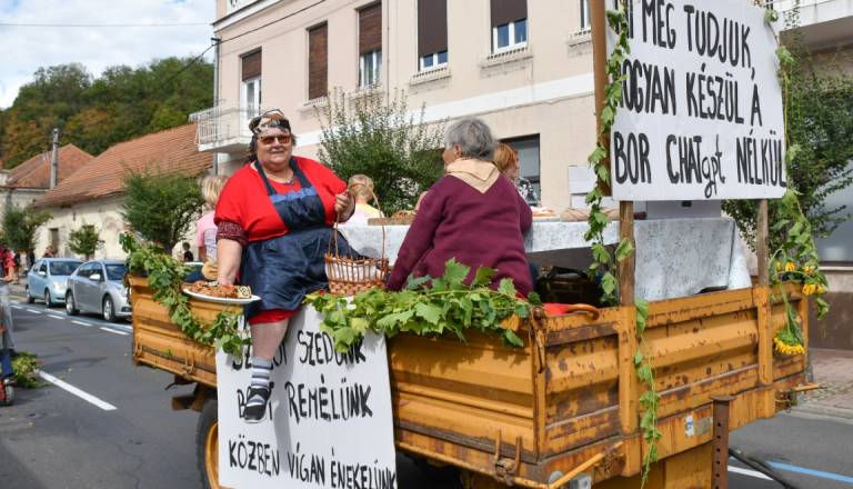 FOTO in VIDEO: Skoraj 400 udeležencev v povorki Lendavske trgatve