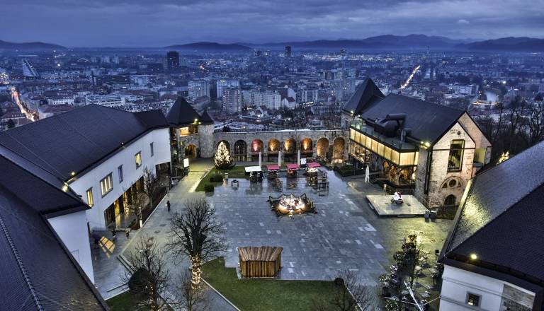 Vremenski preobrat ponoči prinesel nevihte, sunke vetra in škodo, težave tudi v Ljubljani