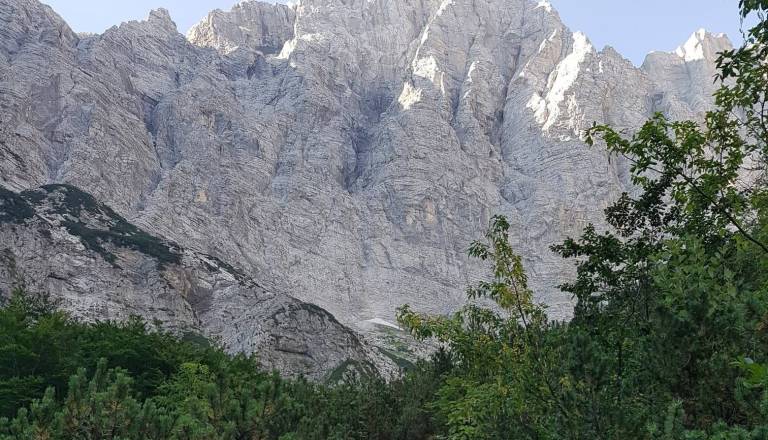 Zakaj bananin olupek ne sodi v gore? Napaka, ki jo dela presenetljivo veliko pohodnikov