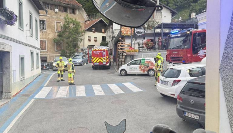 Preplah nad Tržičem: gasilci hiteli na požar, našli pa improviziran žar