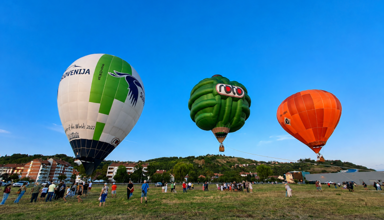 FOTO in VIDEO: Toplozračni baloni popestrili tradicionalno Lendavsko trgatev