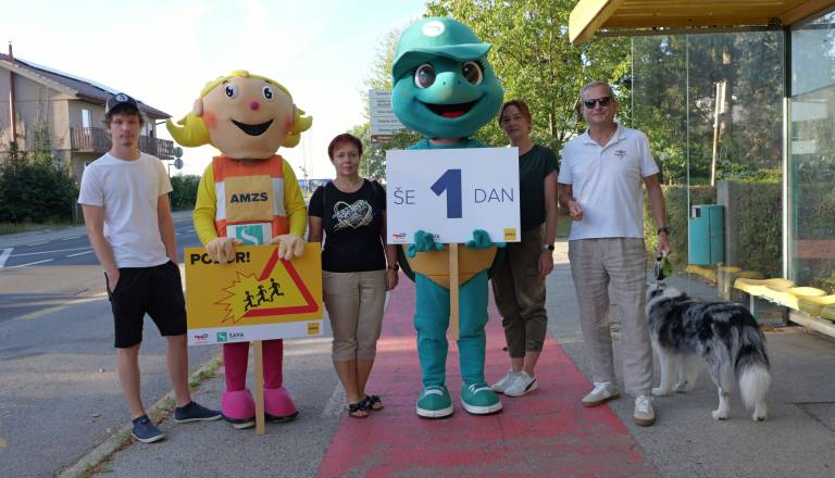 FOTO in VIDEO: »Še 365 dni«: Pred začetkom šole v Murski Soboti opozorili na varnost otrok v prometu