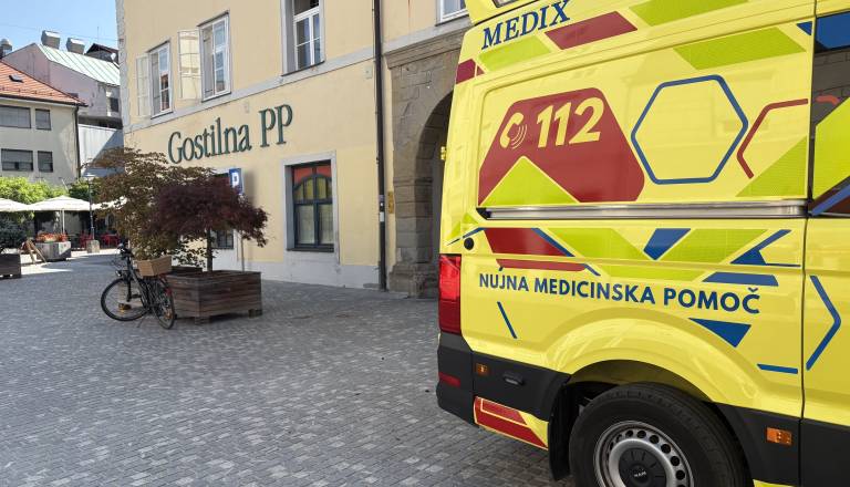Vročinski val in prireditve napolnili ptujsko urgenco, dnevno obravnavali do 140 pacientov