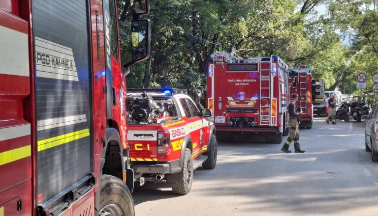 Mariborski otok brez elektrike: zaradi kratkega stika posredovali gasilci