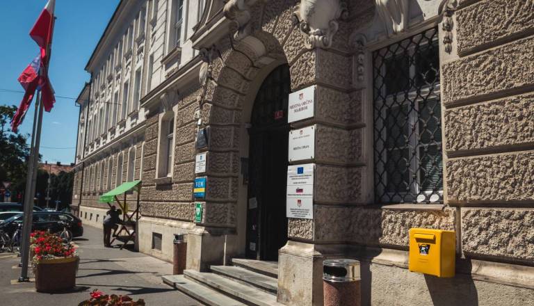 Pred mariborsko občino spremenili parkirni režim, kaj se je spremenilo?