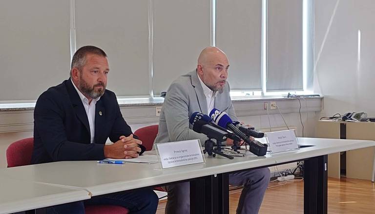 Na Obrežju ustavili tovornjak iz Španije: med pohištvom našli 177 kilogramov konoplje