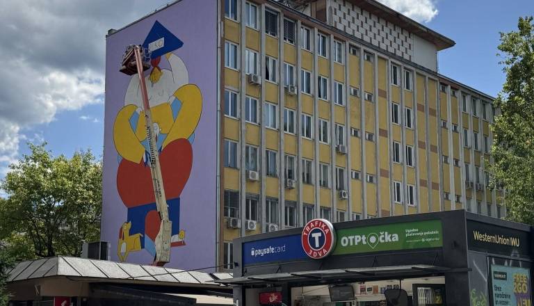 Novi mural »Najemniška kletka« ob Kinu Šiška skriva močno sporočilo