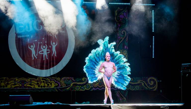FOTO: Po burnih odzivih Queernight navdušil poln Glavni trg