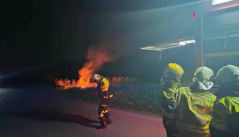 V Župečji vasi zagorelo v naravi, gasilci opozarjajo na odgovorno ravnanje