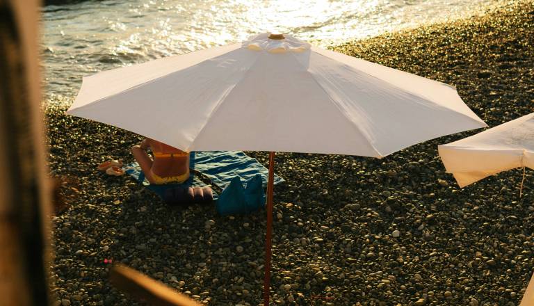 Kako ostati pobožen na plaži? Katoliški portal delil sedem nasvetov za vernike na dopustu