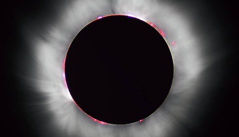 V sredo poglejte v nebo: Sonce bo nad Slovenijo za nekaj časa »izginilo«