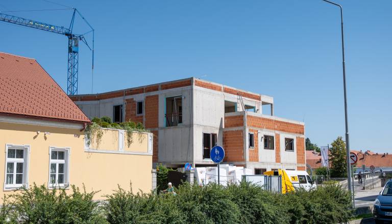 Gradnja stanovanj ob Dravi napreduje, vseh 20 že prodanih, selitev prihodnje leto