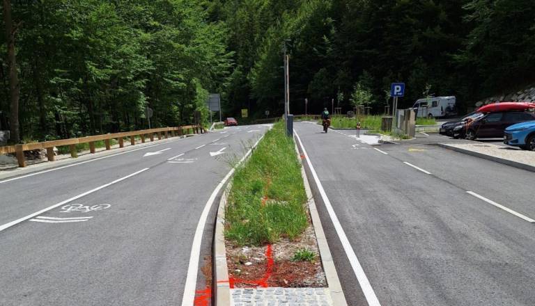 Od danes čez Vršič po novem: zapornice, manj parkirišč in nova pravila