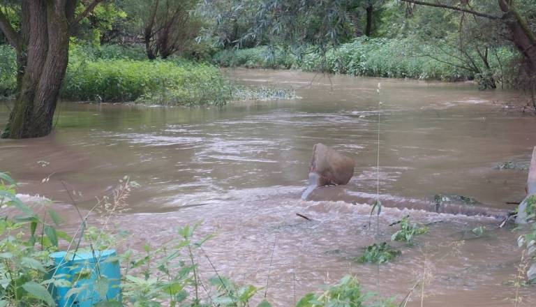 Reke bodo naraščale, ob močnejših nalivih možna tudi razlivanja