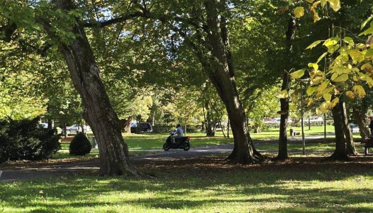 Kamere in zaklenjen park ponoči? Sobočanka razkrila, zakaj si vanj ne upa več