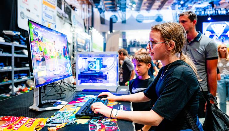 FOTO in VIDEO: Gaming, cosplay, namizne igre in več: V Mariboru je Epicenter