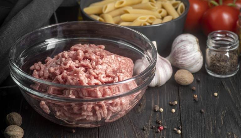 Opozorilo za kupce: V mletem mešanem mesu odkrili bakterijo