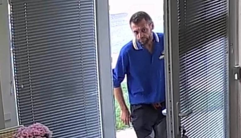 V Mariboru opozarjajo na moškega, ki naj bi obiskoval salone in kradel denar