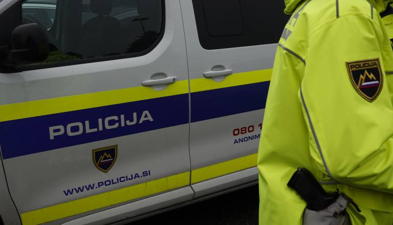 Na območju Lendave prijeli šest tujcev, pijan voznik noč preživel na policijski postaji
