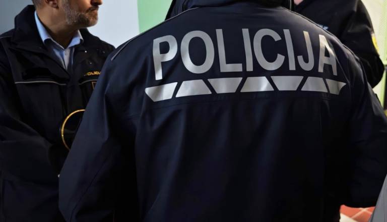 Šokirani Ljubljančani si med sabo pošiljajo sliko porezanega dečka, ki so ga napadli v Zadobrovi