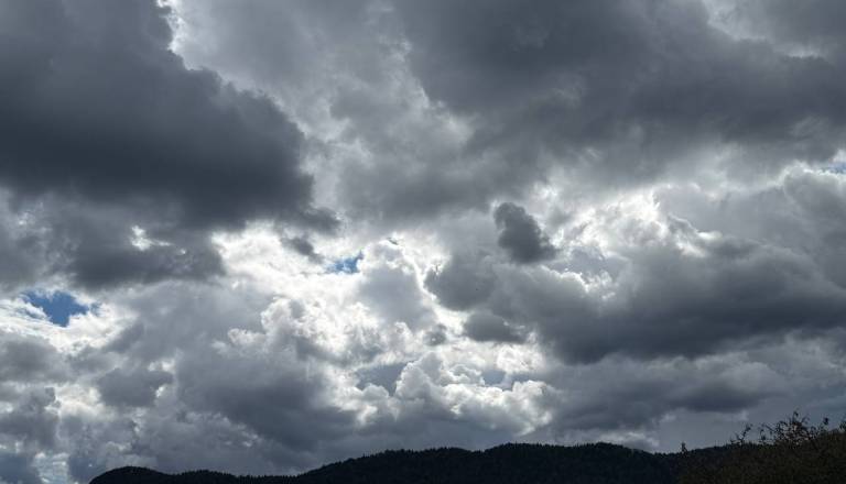 Najvišje opozorilo za Dolenjsko, nevihtni oblaki lahko prinašajo točo