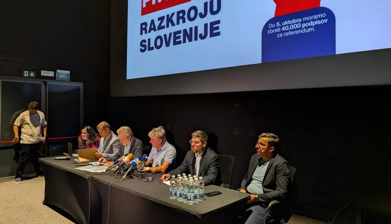 Sindikati zbrali že več kot 26 tisoč podpisov za referendum, v Mariboru opozarjajo tudi na težave