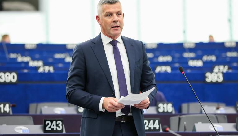 Nemčev asistent vozil z 2,26 promila in ponarejeno vozniško, Nemec: »Vsakdo, ki stori napako, mora zanjo tudi odgovarjati«