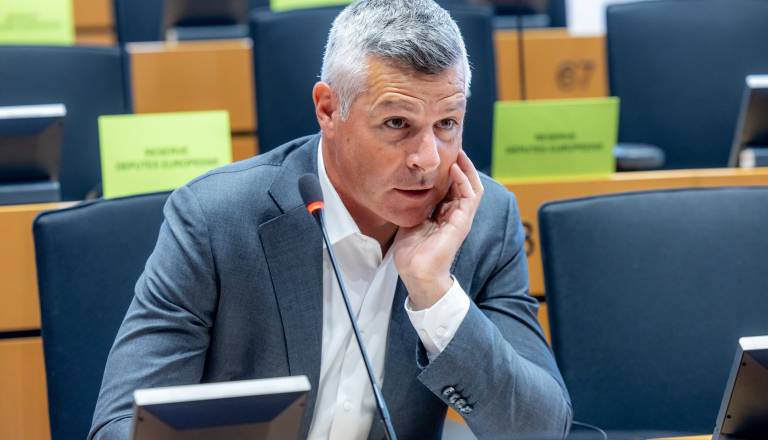 Nemčev asistent napihal in imel ponarejeno vozniško, evropski poslanec: »Vsakdo, ki stori napako, mora zanjo tudi odgovarjati«