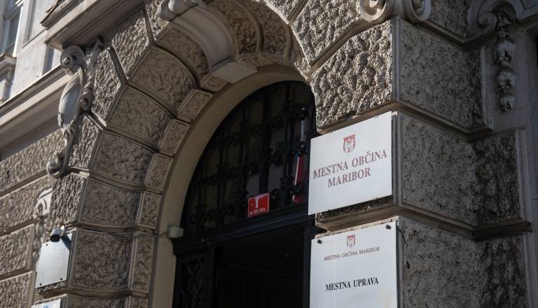 Mestna občina Maribor zaposluje: Najvišja plača 2764 evrov bruto, poglejte, koga iščejo