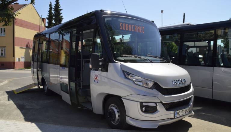 Brezplačen avtobus, a najprej morate po plačljivo kartico na občino