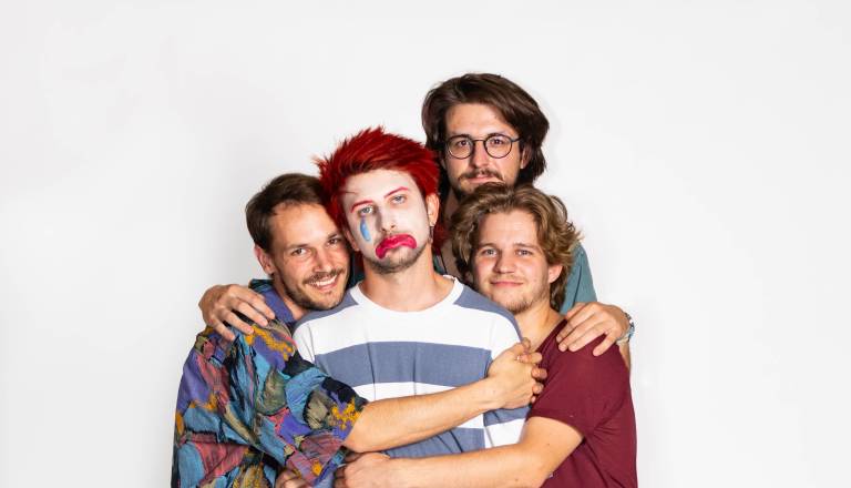 Ljubljanski No OFFENCE! predstavljajo balado o ljubezni, ki človeka pogubi