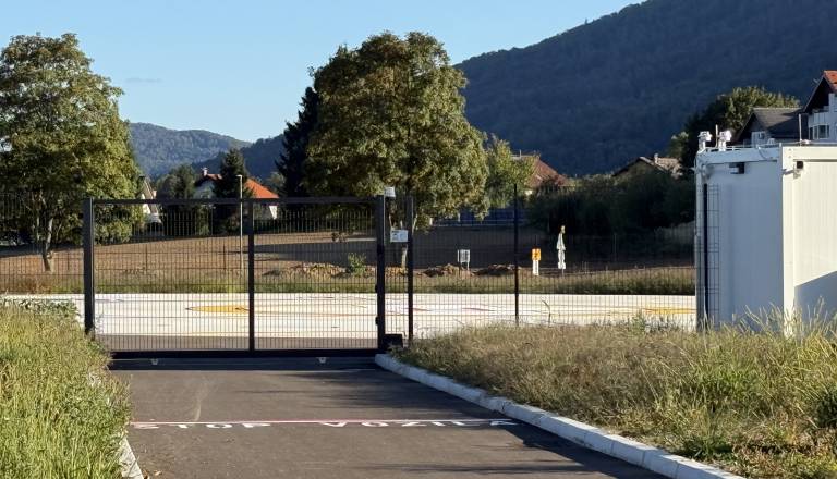 Kočevski heliport že dva meseca stoji, a helikopterjev še ni. Zakaj?