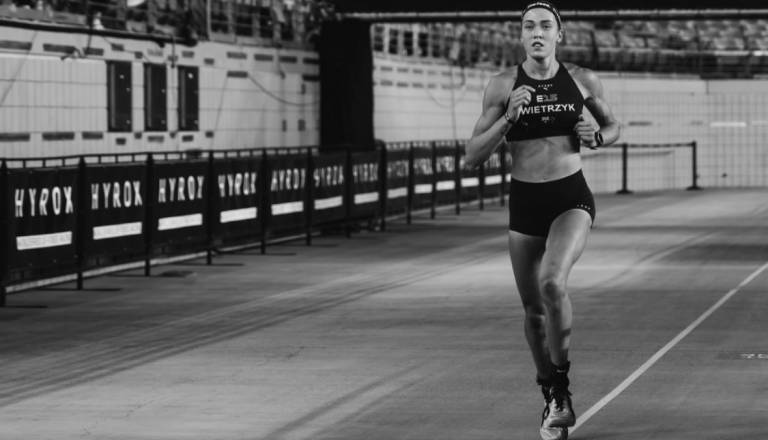 Hyrox atletinja, ki ji je ušlo v hlače, prekinila molk: »Prevzemam odgovornost za svojo odločitev«