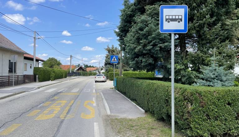 Tega pravila ob šolskem avtobusu številni vozniki ne poznajo, globa pa je 200 evrov in štiri kazenske točke