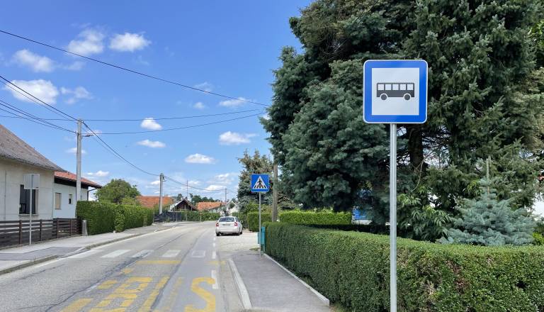 Tega pravila ob šolskem avtobusu številni vozniki ne poznajo, globa pa je 200 evrov in štiri kazenske točke