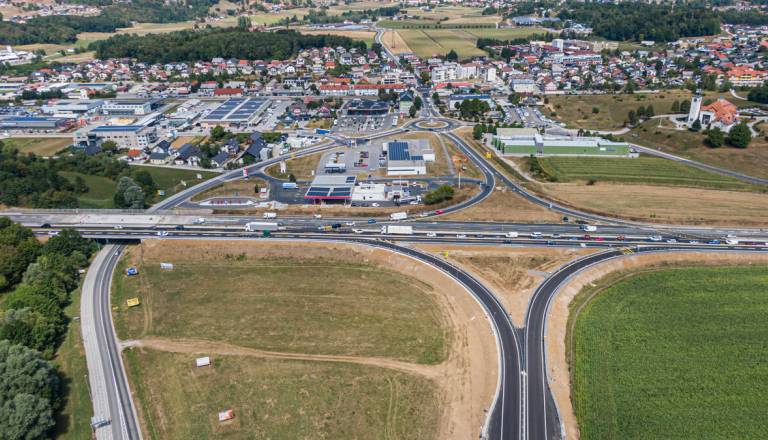 Nove spremembe in omejitve na dolenjski avtocesti: Kaj točno počnejo pri Ivančni Gorici?