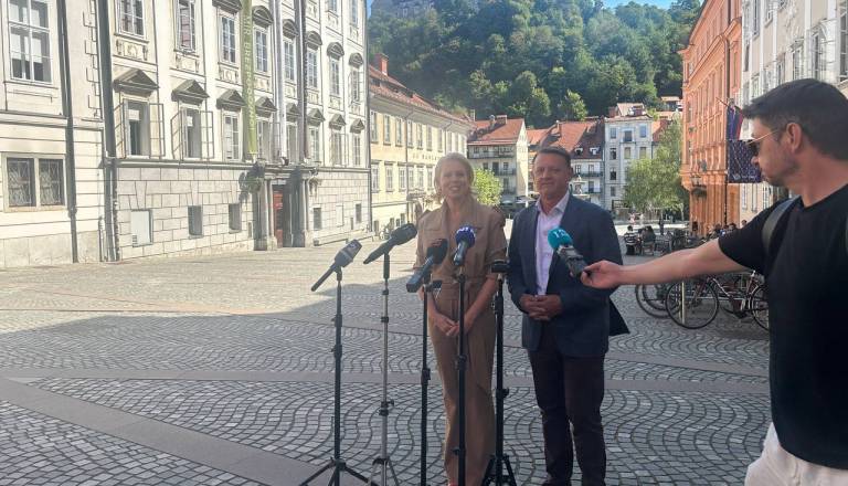 FOTO in VIDEO: Klakočar in Rop sklicala tiskovno. Bosta napovedala še enega kandidata za župana Ljubljane?