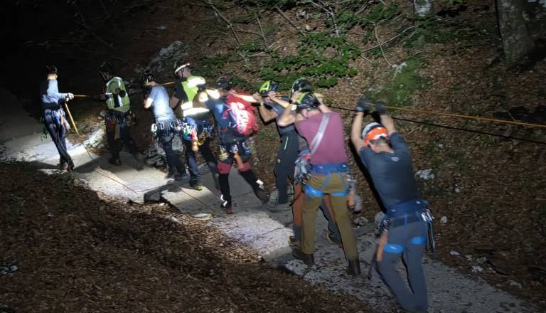 Pri slapu Savica tragična nesreča: Na kraju umrl oče, huje poškodovan njegov otrok