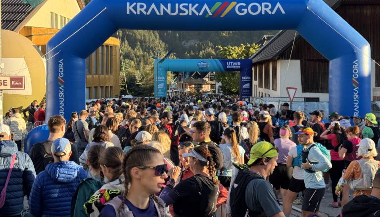FOTO in VIDEO: Julijske Alpe preplavilo več kot 5000 trail tekačev, danes deset- in 25-kilometrski preizkušnji