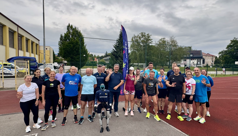 Humanoidni robot Jože bo tekel na Konjiškem maratonu, prvi tak nastop v Sloveniji