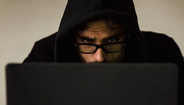 Temna stran spleta: Iz Ljubljane na darknetu prodajali celo kalašnikovke
