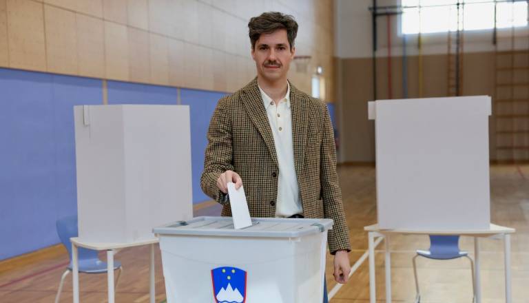 VIDEO: Objavljen sporni posnetek Luke Mesca: »Za nekaj sekund sem prižgal še lučke«