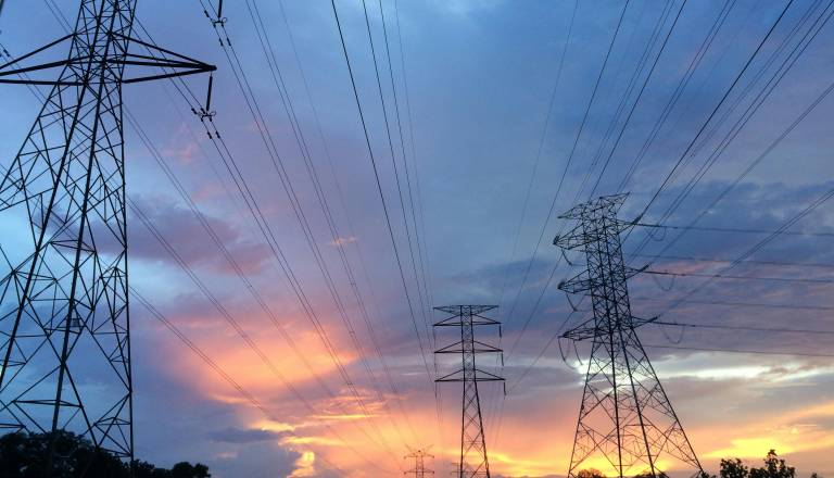 Elektro Maribor bo ponoči izklopil daljnovod, del Pomurja brez elektrike